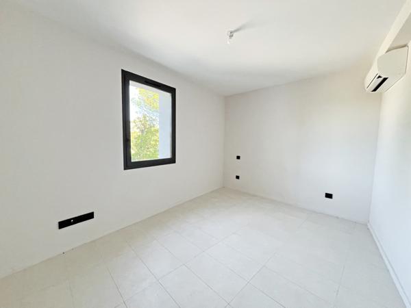 Vaison-la-Romaine (84110) Appartement 2 pièces entièrement rénové avec terrasse de 28 m2