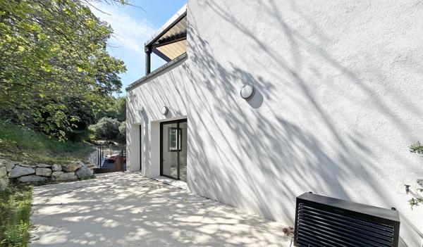 Vaison-la-Romaine (84110) Appartement 2 pièces entièrement rénové avec terrasse de 28 m2