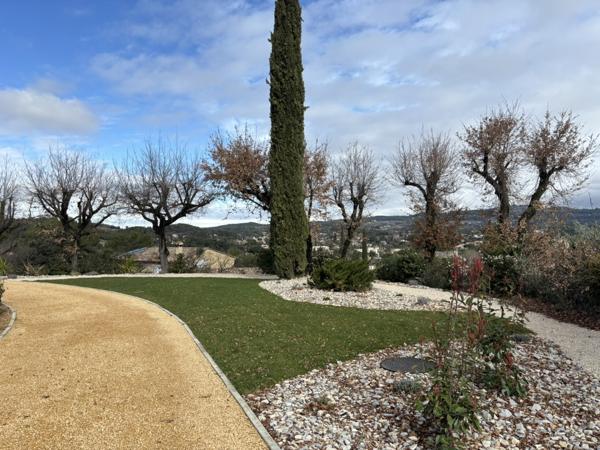 Vaison-la-Romaine (84110) Appartement 2 pièces entièrement rénové avec terrasse de 28 m2