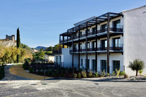 Vaison-la-Romaine (84110) Appartement 2 pièces entièrement rénové avec terrasse de 28 m2