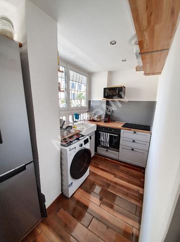 SUR LE PORT DE TOULON Appartement T2 avec belle vue mer