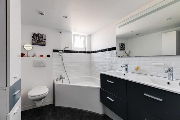 Triplex contemporain avec terrasse