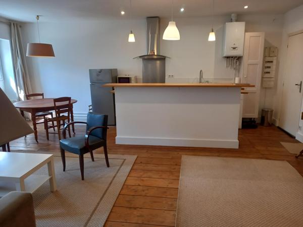 GRAND T2 MEUBLÉ - CHARTRONS - 1295 € CC Bordeaux (33000)