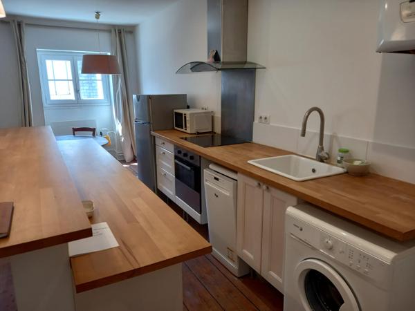 GRAND T2 MEUBLÉ - CHARTRONS - 1295 € CC Bordeaux (33000)