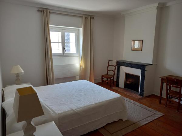 GRAND T2 MEUBLÉ - CHARTRONS - 1295 € CC Bordeaux (33000)