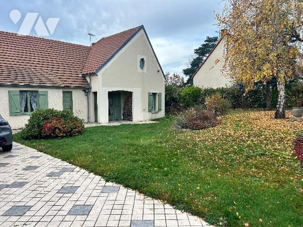 Pavillon récent en très bon état comprenant un grand salon, 3 chambres avec possibilité 4eme, jardin