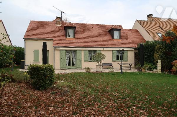 Pavillon récent en très bon état comprenant un grand salon, 3 chambres avec possibilité 4eme, jardin