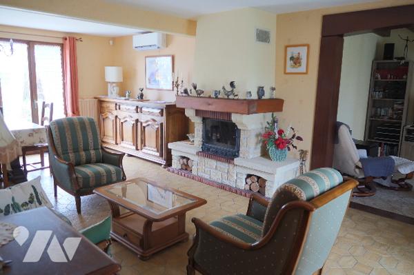 Pavillon récent en très bon état comprenant un grand salon, 3 chambres avec possibilité 4eme, jardin