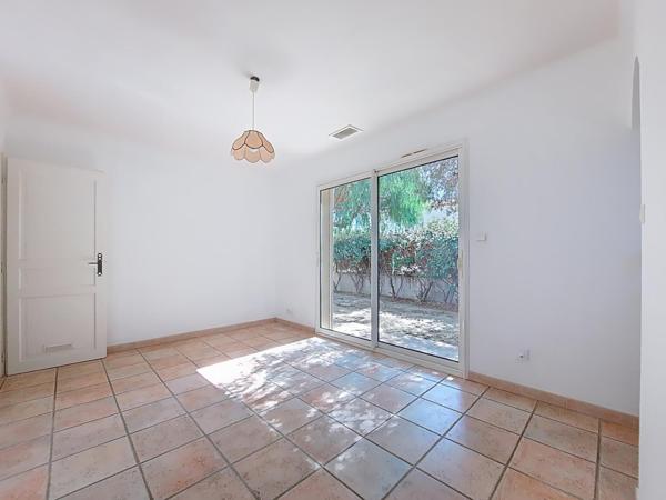 Villa 4 faces de plain-pied avec piscine chauffée