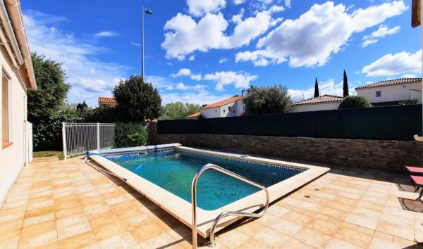 Villa 4 faces de plain-pied avec piscine chauffée