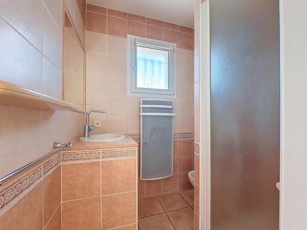 Villa 4 faces de plain-pied avec piscine chauffée