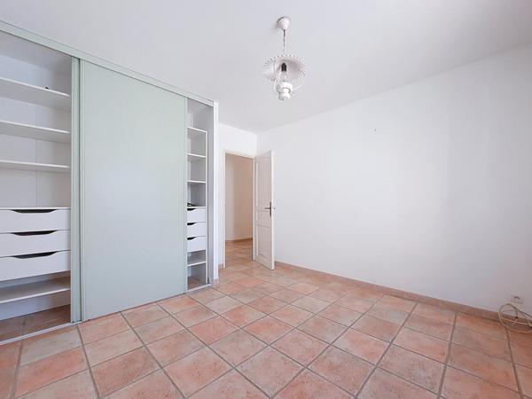 Villa 4 faces de plain-pied avec piscine chauffée