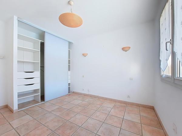 Villa 4 faces de plain-pied avec piscine chauffée