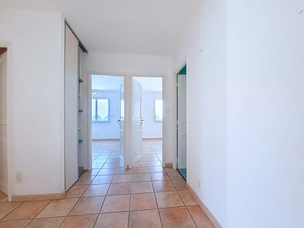 Villa 4 faces de plain-pied avec piscine chauffée