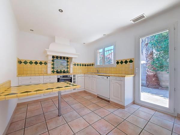 Villa 4 faces de plain-pied avec piscine chauffée