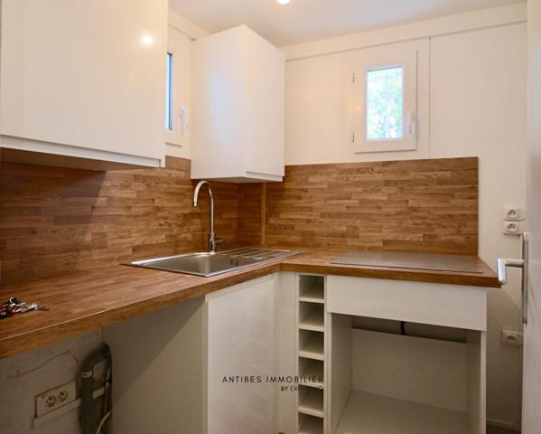 Juan les Pins (06160) JUAN LES PINS 2 PIECES REZ DE JARDIN 2 PARKINGS