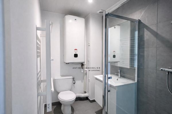 Juan les Pins (06160) JUAN LES PINS 2 PIECES REZ DE JARDIN 2 PARKINGS