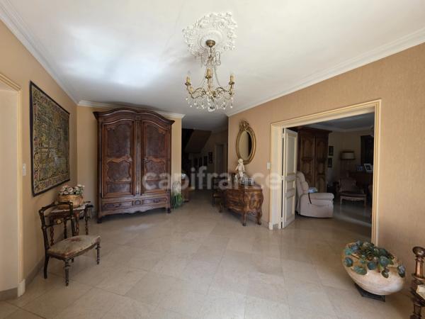 Maison à vendre 11 pièces VILLENEUVE SUR YONNE (89), 6 chambres, jardin 1976 M2