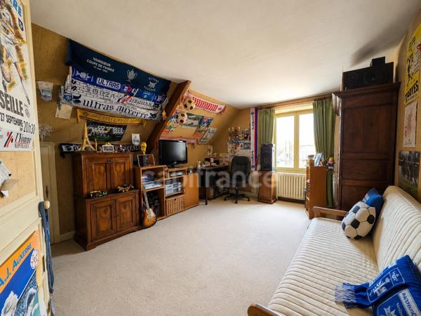Maison à vendre 11 pièces VILLENEUVE SUR YONNE (89), 6 chambres, jardin 1976 M2