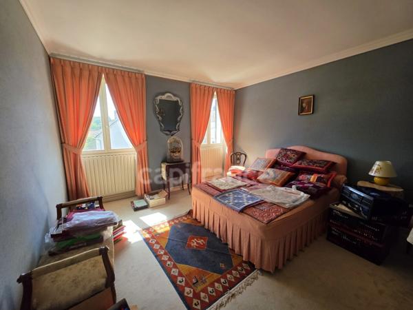 Maison à vendre 11 pièces VILLENEUVE SUR YONNE (89), 6 chambres, jardin 1976 M2