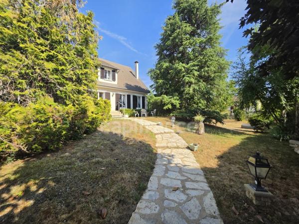 Maison à vendre 11 pièces VILLENEUVE SUR YONNE (89), 6 chambres, jardin 1976 M2