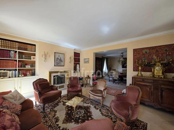 Maison à vendre 11 pièces VILLENEUVE SUR YONNE (89), 6 chambres, jardin 1976 M2