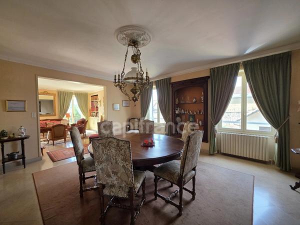 Maison à vendre 11 pièces VILLENEUVE SUR YONNE (89), 6 chambres, jardin 1976 M2