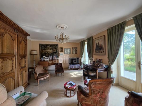 Maison à vendre 11 pièces VILLENEUVE SUR YONNE (89), 6 chambres, jardin 1976 M2