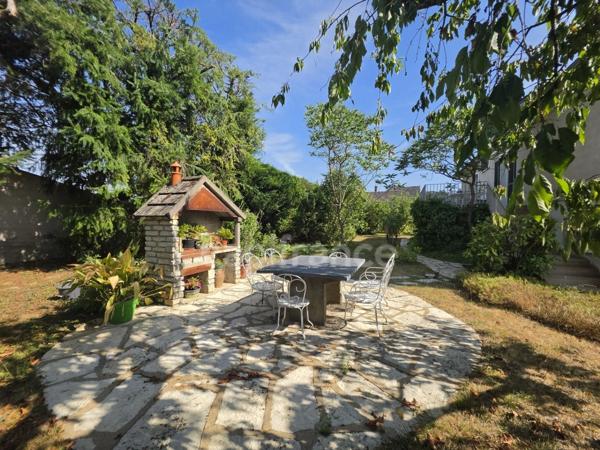 Maison à vendre 11 pièces VILLENEUVE SUR YONNE (89), 6 chambres, jardin 1976 M2