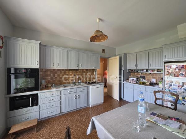 Maison à vendre 11 pièces VILLENEUVE SUR YONNE (89), 6 chambres, jardin 1976 M2