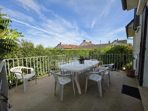Maison à vendre 11 pièces VILLENEUVE SUR YONNE (89), 6 chambres, jardin 1976 M2