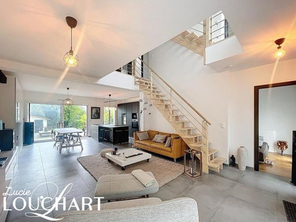 MAGNIFIQUE MAISON FAMILIALE 5 CHAMBRES AVEC GRAND JARDIN