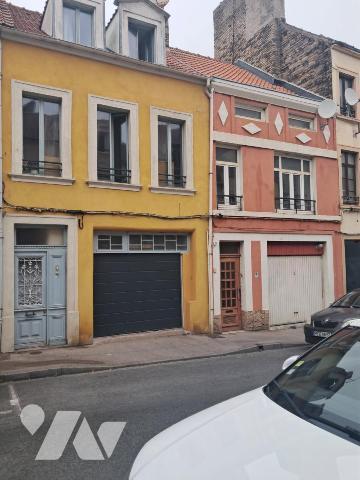 BOULOGNE SUR MER A VENDRE MAISON MITOYENNE AVEC JARDIN ET GARAGE (Très rare en ville)