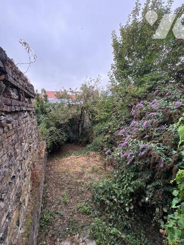 BOULOGNE SUR MER A VENDRE MAISON MITOYENNE AVEC JARDIN ET GARAGE (Très rare en ville)