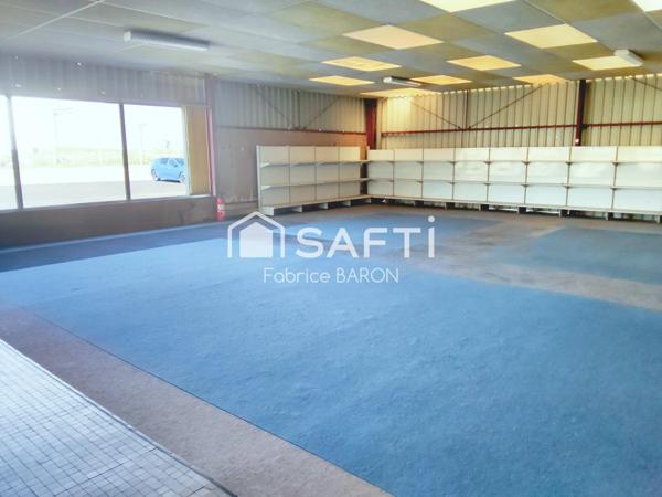 Local commercial dans zone commerciale