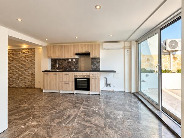 Terrain
        
        - 240 m² 349 000 € *
