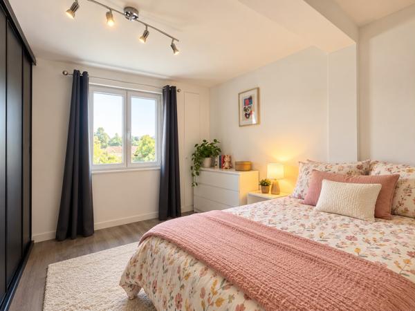 Terrain
        
        - 240 m² 349 000 € *