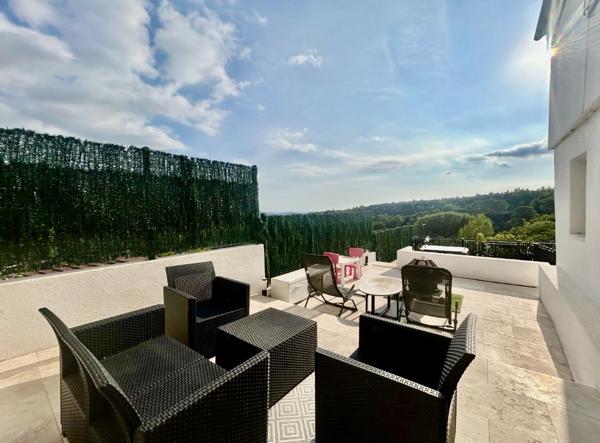 Terrain
        
        - 240 m² 349 000 € *