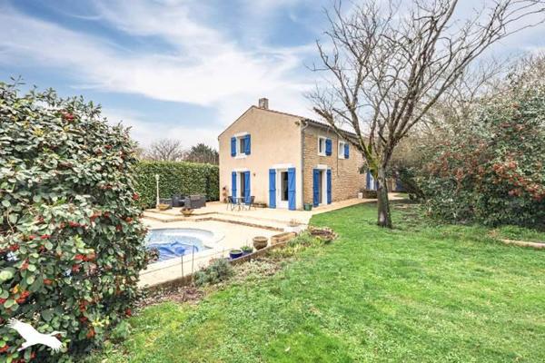Maison à vendre |  Puy-du-Lac |  6 pièces | 181 m²