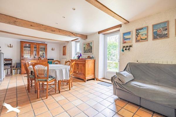 Maison à vendre |  Puy-du-Lac |  6 pièces | 181 m²