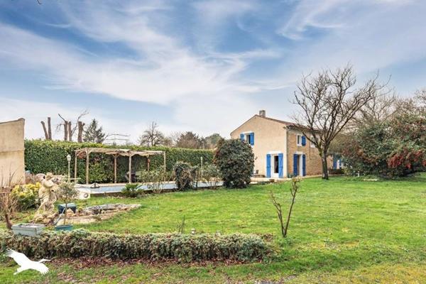 Maison à vendre |  Puy-du-Lac |  6 pièces | 181 m²