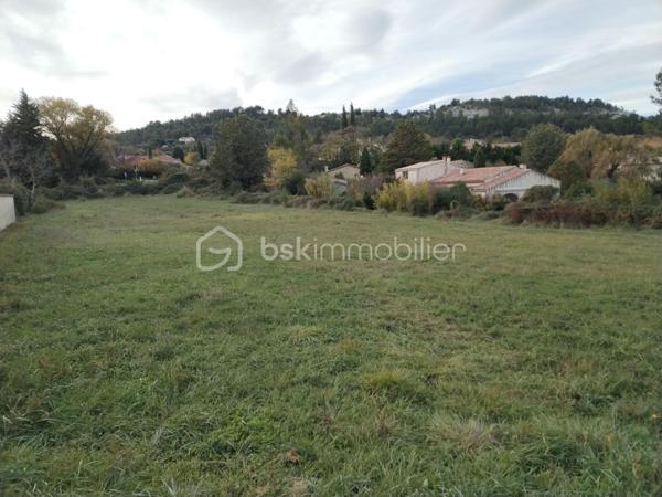 Terrain de 3 260 m²
