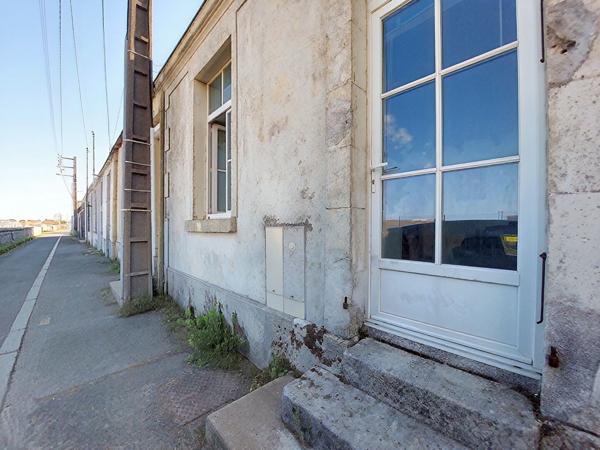 Ensemble immobilier de trois logements avec jardin à rénover Potentiel locatif  ou résidence principale La Rochelle La Pallice 70m²