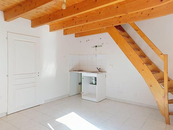 Ensemble immobilier de trois logements avec jardin à rénover Potentiel locatif  ou résidence principale La Rochelle La Pallice 70m²