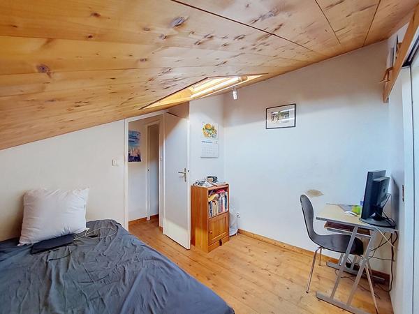 Ensemble immobilier de trois logements avec jardin à rénover Potentiel locatif  ou résidence principale La Rochelle La Pallice 70m²