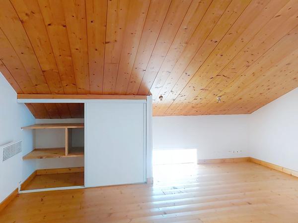 Ensemble immobilier de trois logements avec jardin à rénover Potentiel locatif  ou résidence principale La Rochelle La Pallice 70m²