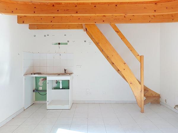 Ensemble immobilier de trois logements avec jardin à rénover Potentiel locatif  ou résidence principale La Rochelle La Pallice 70m²