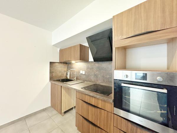 Appartement T3 récent avec terrasse et double parking – Résidence Al Thau (livrée en 2023)