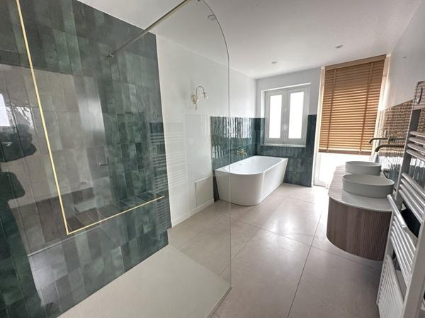 Maison à louer 1 100 € CC Douarnenez 4 p 114 m² DPE C