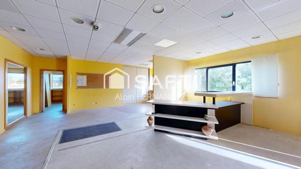 Saint Gaudens Showroom, bureaux, entrepôt